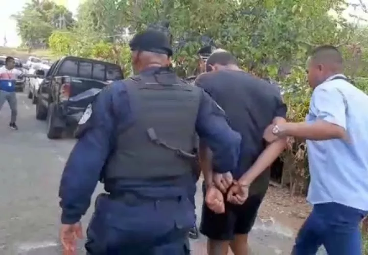 Valores que fueron sustraídos a los pasajeros del busito "pirata". Foto: Eric Montenegro.