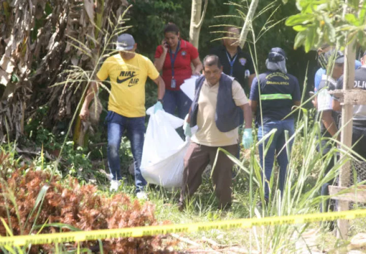 El cadáver estaba en una quebrada en el corregimiento de Guadalupe. Foto: Eric Montenegro.