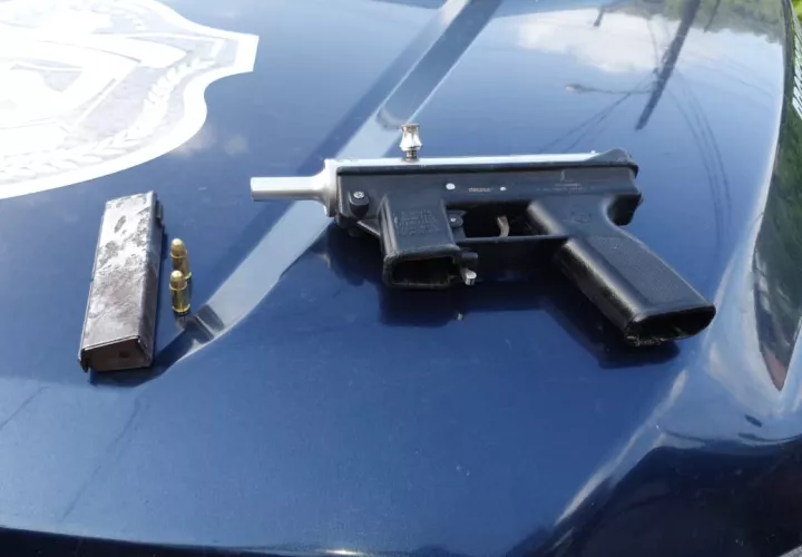 Decomisan armas, drogas, dinero y detienen a varios requeridos por la justicia en Colón. Foto/Diomedes Sánchez