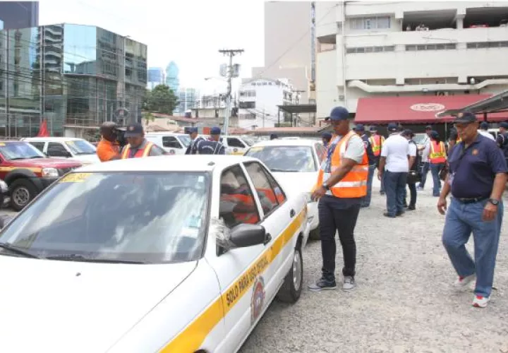 El vehículo del Estado fue retenido y el funcionario fue multado con $100.