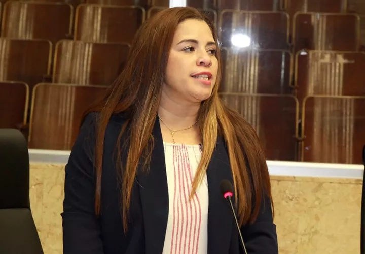 La diputada Corina Cano es la proponente del proyecto de Ley No. 18 sobre identidad para bebés fallecidos en el vientre materno.