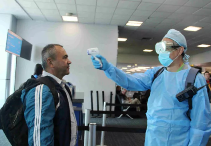 Los pasajeros verificados tienen una temperatura por debajo de 37.5.