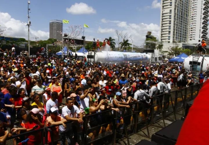 Es importante que cuando vaya a los culecos utilice protector solar y beba mucha agua para mantenerse hidratado. Foto: Edward Santos