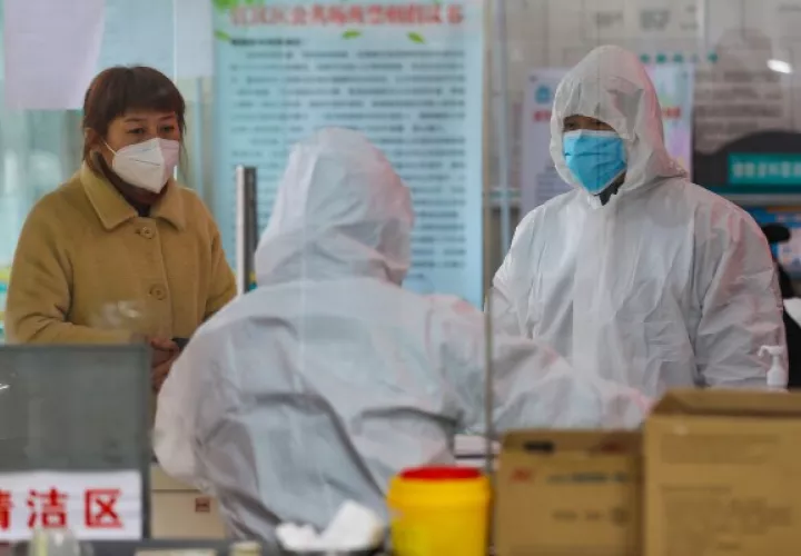La convivencia constante entre personas y animales en China implica que es probable que las mutaciones virales que infectan a los humanos surjan ahí.