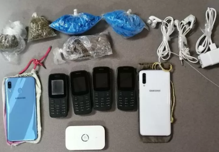 Se presume que los celulares los utilizan para hacer extorsiones desde la cárcel. Foto: José Vásquez. 