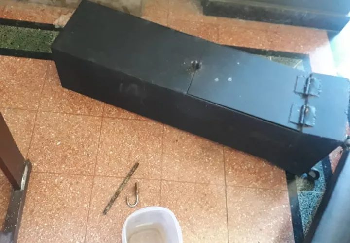 Los delincuentes también vandalizaron área del Santísimo; entraron en la madrugada. Foto: Crítica.