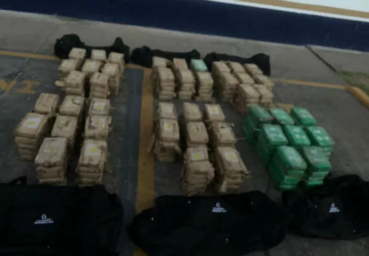 La droga estaba oculta en seis maletines.