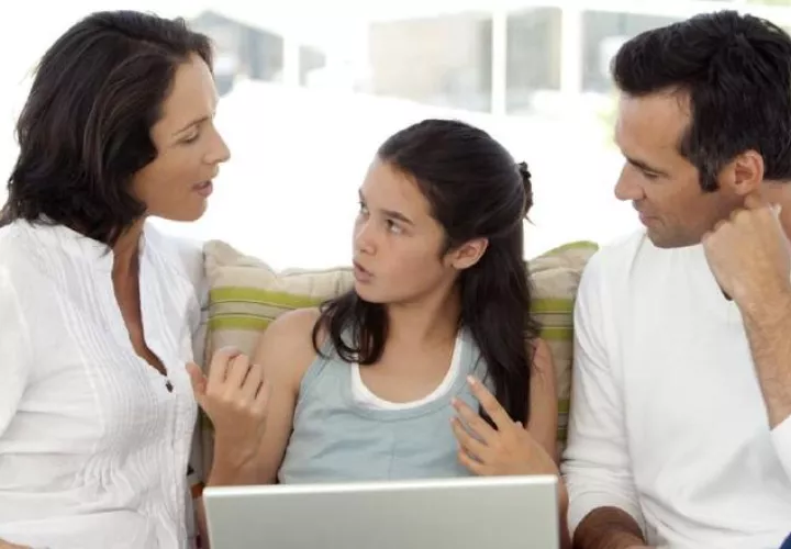 Piense en la educación sexual de su hijo adolescente como una conversación continua. Pixabay