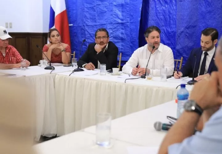 Los transportistas fueron atendidos en la Presidencia de la República por varios ministros de Estado. Foto: Cortesía