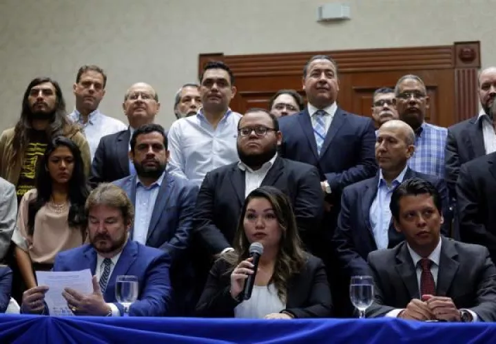 Gremios de los diversos sectores de El Salvador, se han mostrado preocupados por lo ocurrido entre el presidente de la república Nayib Bukele, los legisladores, las fuerzas militares y policiales en el congreso. FOTO/EFE