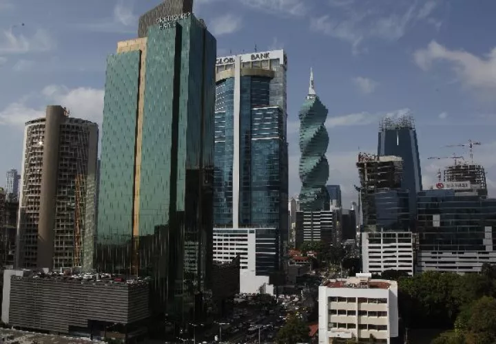 Fitch Ratings cree que estas calificaciones son más sensibles a un posible deterioro del entorno operativo. Foto/Archivo