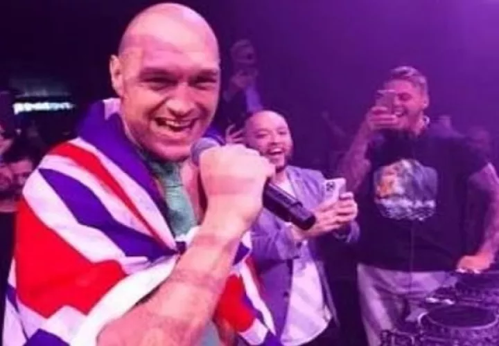Tyson Fury dominó fácil a Wilder.