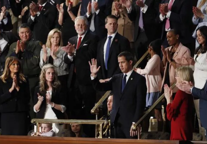 Donald Trump invitó por sorpresa a Juan Guaidó a su discurso sobre el Estado de la Unión ante el Congreso y le homenajeara como el "legítimo" presidente de Venezuela.