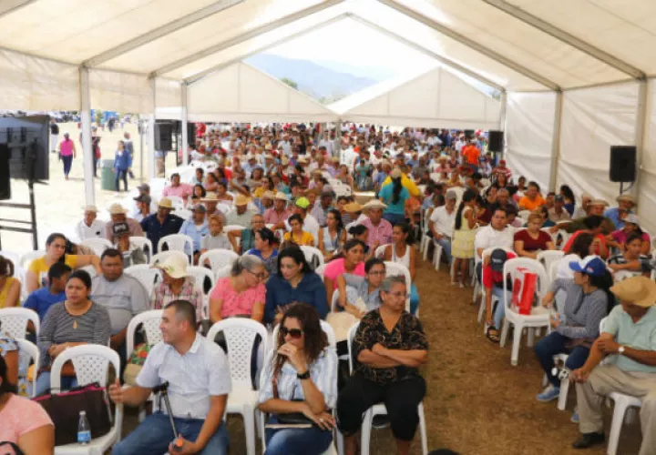El anuncio se dio durante una gira de trabajo comunitario.