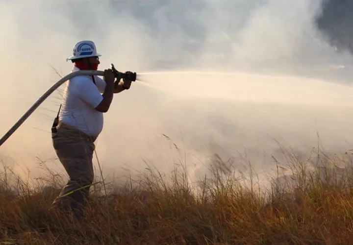 El trabajo del Cuerpo de Bomberos ha sido arduo en estos carnavales, con el aumento de incendios de masa vegetal.  