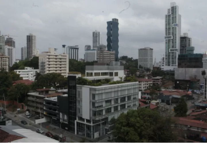 Las inversiones en Panamá se verían más riesgosas si le bajan la calificación de riesgo al país. Víctor Arosemena