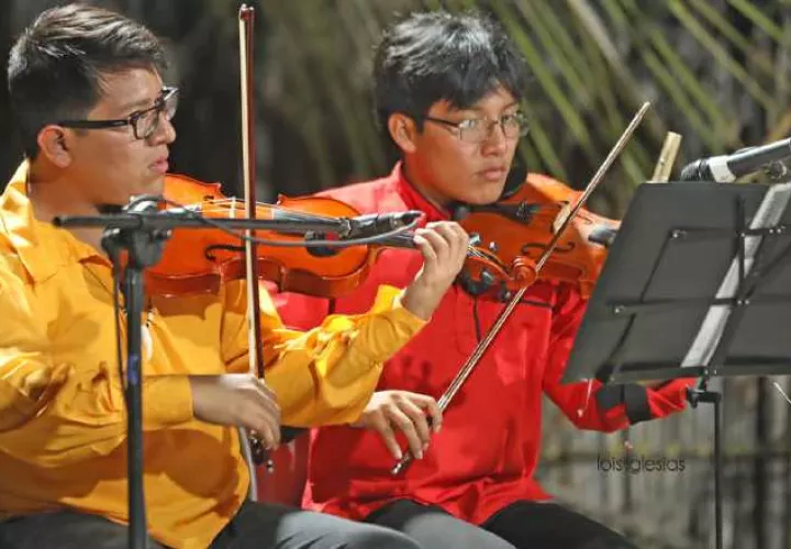 Son jóvenes gunas que viven en la ciudad y combinan la música propia de su pueblo, con otros ritmos.  Cortesía 