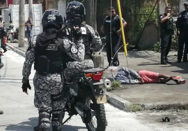 El presunto sicario fue detenido por unidades policiales. Foto: Diómedes Sánchez.