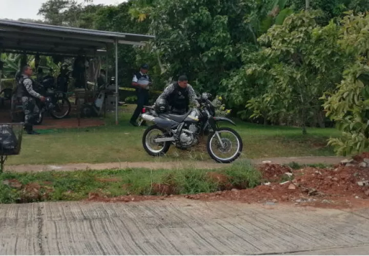 Personal judicial y de la Policía llegaron al sitio del hallazgo. Foto: Eric Montenegro.