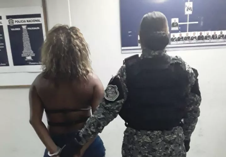 La mujer lanzó el arma del puente de Las Américas el pasado martes de Carnaval.