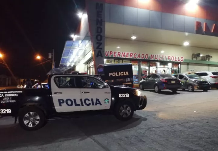 Los asaltantes al ver policías optaron por arrojar las armas. Foto: Eric Montenegro.