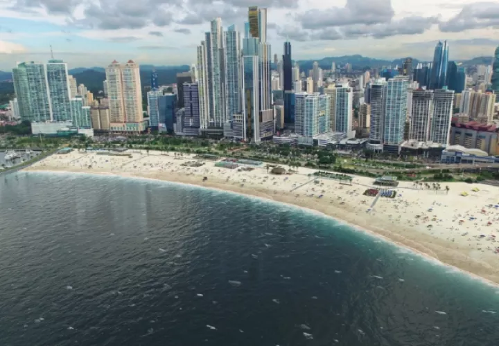 Alcalde José Luis Fábrega solo se está enfocando en el proyecto de la recuperación de playas. Policía 