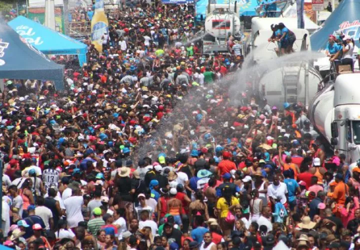 Dos puestos de salud con insumos y ambulancias estarán ubicados en la Cinta Costera.