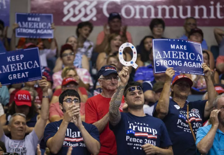 “Es más parecido a una secta que otras teorías de conspiración”, dijo un profesor. Un mitin pro Trump. Foto / Al Drago para The New York Times.