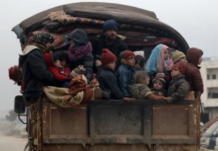 Durante nueve años de guerra civil, millones de sirios han huido. Un camión cerca de Idlib, antes su último refugio. Foto / Khalil Ashawi/Reuters.