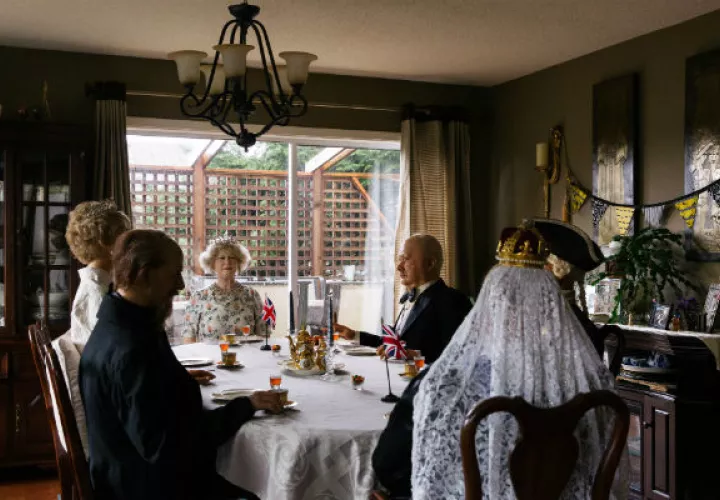 Figuras de cera de la reina Isabel II, Winston Churchill, la reina Victoria y otros famosos cenando en Victoria. Foto / Jackie Dives para The New York Times.