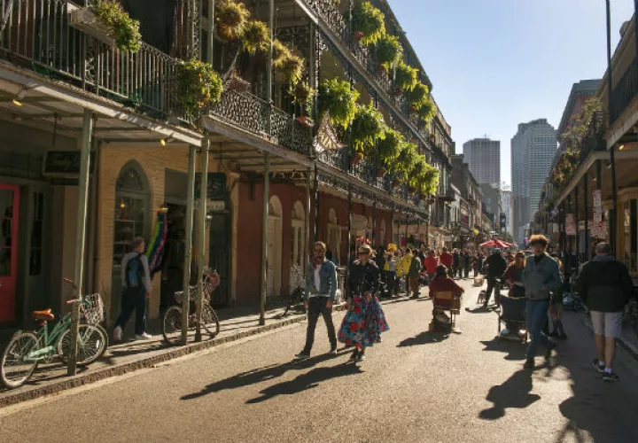 Policías en Nueva Orleans tuvieron que registrar incidentes a mano tras ataque de ransomware en 2019. Foto / Robert Rausch para The New York Times.
