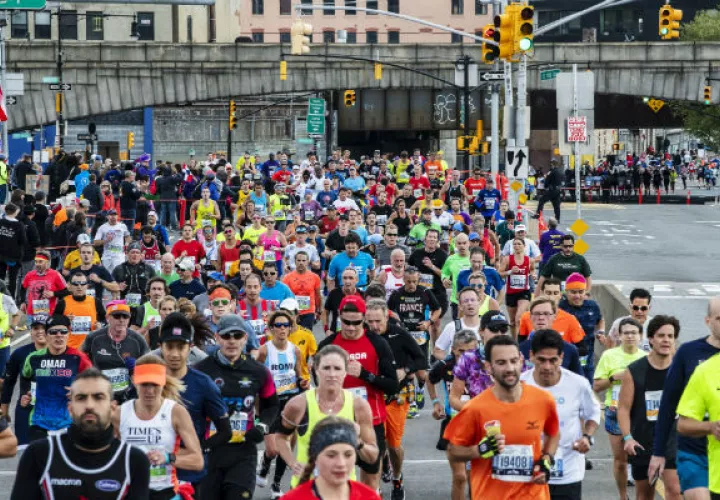Entrenar y terminar un maratón puede dejar las arterias más flexibles y biológicamente más jóvenes, incluso en corredores lentos. Foto / Karsten Moran para The New York Times.