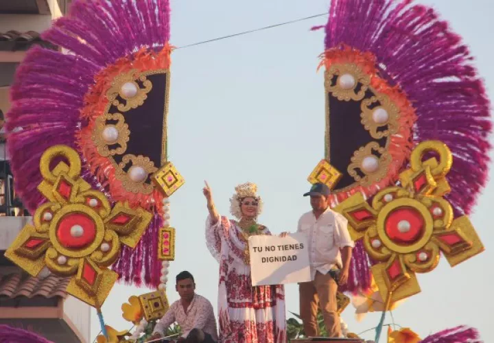 Grace Cano de Calle Abajo, agradeció a todas las personas que la acompañaron durante los cuatro días de farsa y en el topón. Foto Thays Domínguez