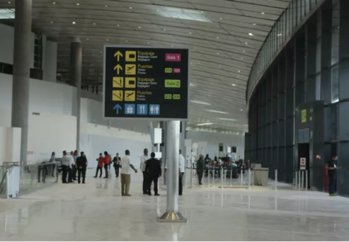 El gerente de operaciones indicó que actualmente hay 5 puertas ya funcionando en la Terminal ". Foto/Víctor Arosemena