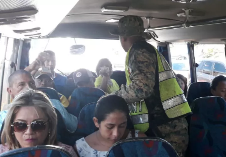 El costarricense iba en un bus comercial y llevaba el dinero adherido al cuerpo. Foto: Mayra Madrid. 