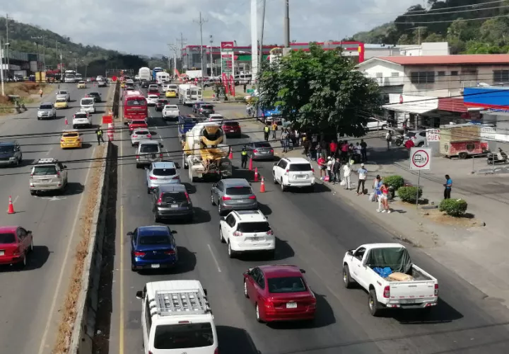 Hasta las 12: 00 mediodía del este domingo de Carnaval unos 108 mil 870 vehículos se han desplazado hacia el interior del país.