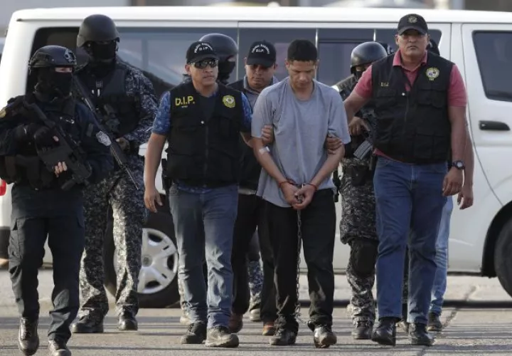 Ventura Ceballos se mantiene en una celda de la Policía Nacional, en Ancón, en un pabellón en el que hay otros cinco detenidos.  EFE