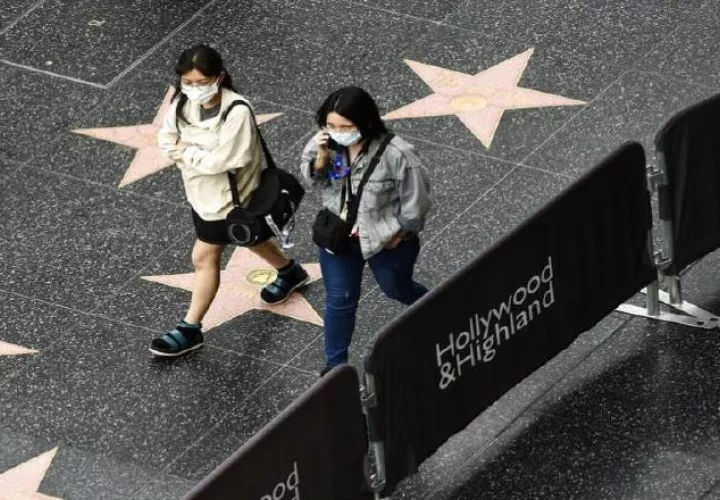 Los cierres equivalen a una interrupción casi completa de la industria, desde el Lincoln Center a Disneyland. AP