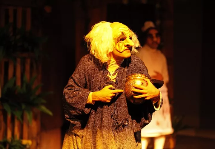 Que el coronavirus no nos haga avaros como el personaje de 'La comedia de la olla'. Pero sí, como él la defendió a toda costa, defendamos la vida y la salud propias y ajenas. Foto: Panamá América