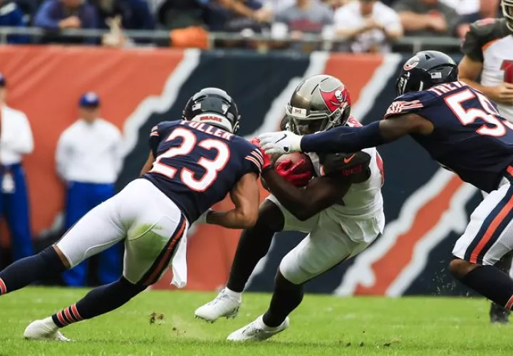   Los Buccaneers no tienen previsto que Antonio Brown sea su jugador Foto EFE