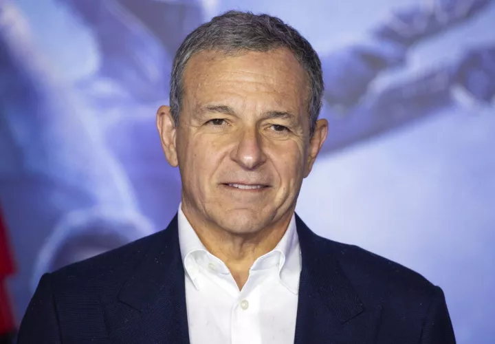 Bob Iger, presidente ejecutivo de Disney renunciará a su salario a partir de abril para disminuir el impacto económico del coronavirus en la empresa. Foto: AP