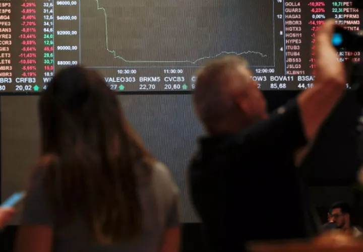 Al término de las operaciones en la Bolsa de Nueva York, el Dow Jones de Industriales se hundió exactamente un 9,99 %.