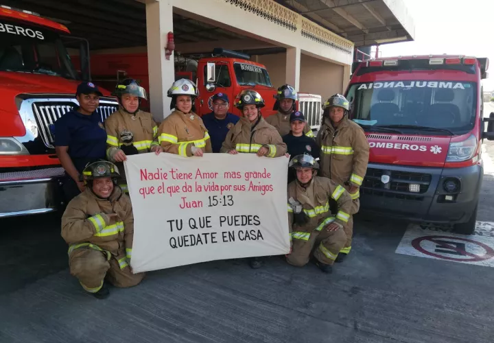 No tome en poco el riesgo que toman todos estos profesionales.