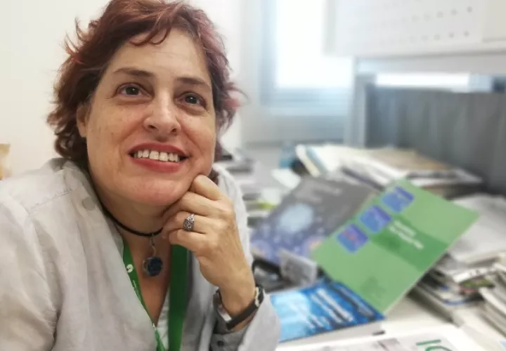Carmenza Spadafora, obtuvo el doctorado en Bioquímica y Biología Molecular de la Universidad de Granada con el Consejo Superior de Investigaciones Científicas de España. Spadafora  trabaja en la cura para la malaria a través de microondas.   