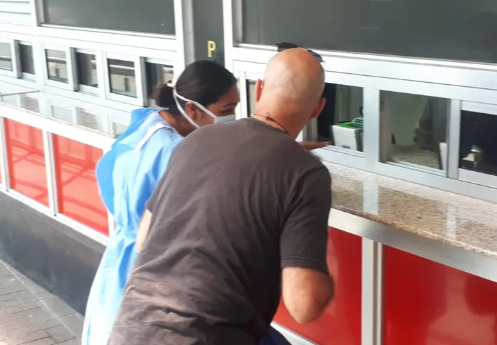 El Ministerio de Salud reforzó el número de funcionarios en los puestos de control de ingreso a Panamá procedente de Costa Rica. FOTO/José Vásquez
