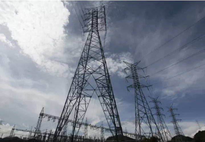 La demanda de electricidad ha aumentado porque ahora hay más panameños en cuarentena.