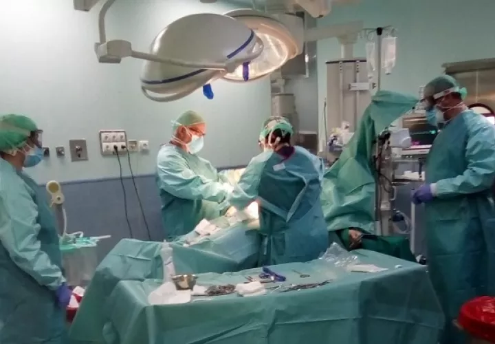 El Ministerio de Salud recomienda no practicar autopsias a los fallecidos por COVID-19 en los centros médicos. 