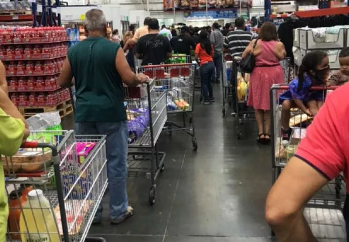 En los últimos días los panameños han comprado más de lo normal por la crisis registrada en el país. Cortesía