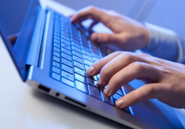Las empresas exhortan a la población hacer uso adecuado de las redes sociales durante la crisis del coronavirus. Foto/Archivo