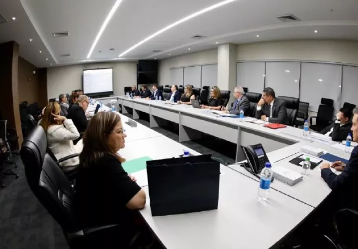 Hoy habrá Consejo de Gabinete y se espera que haya nuevas medidas para enfrentar la actual situación de emergencia que se vive, especialmente en materia económica.